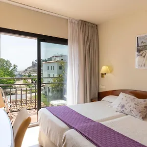 hotel-avenida-tossa-de-mar.topcostabravahotels.com/